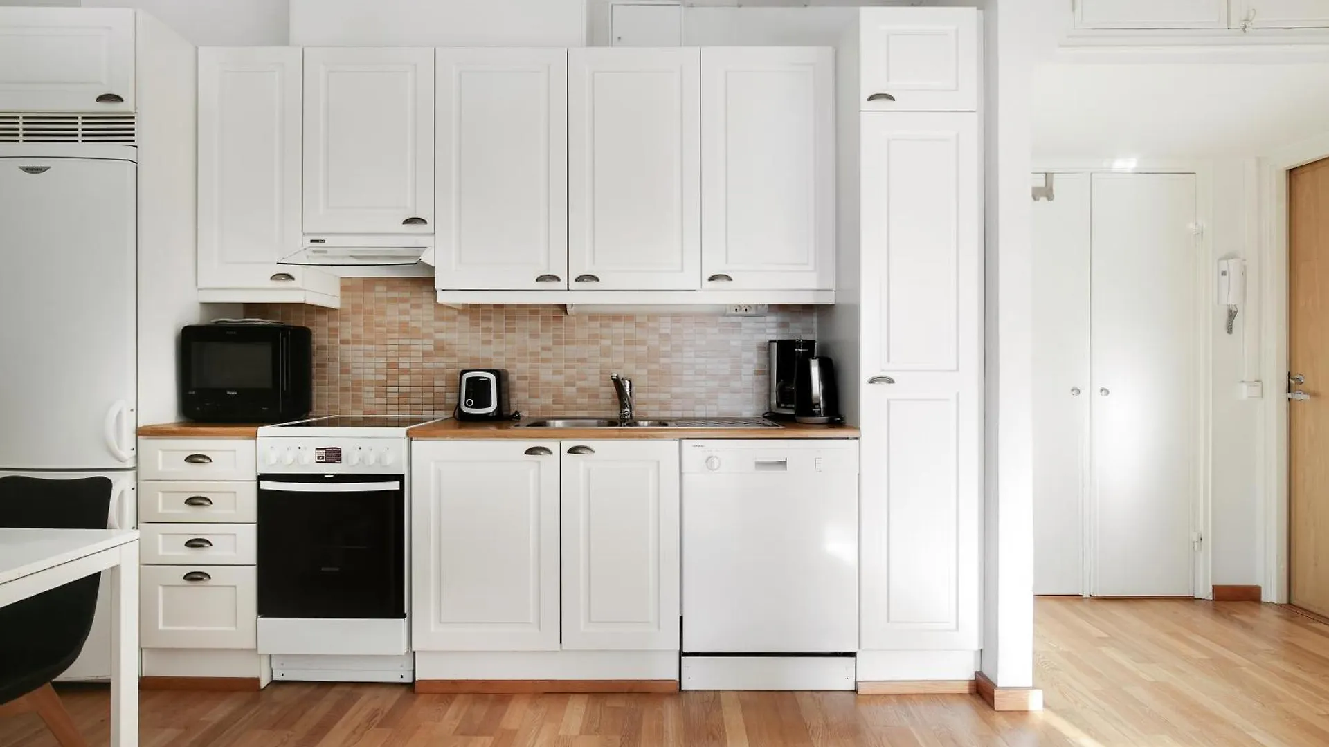 הלסינקי Kotimaailma Apartments Kamppi - 2Br City Center